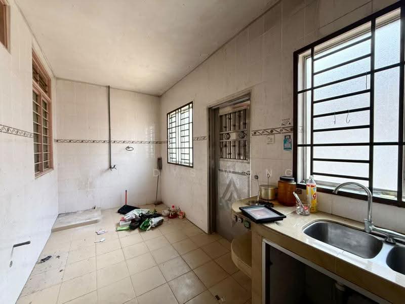 2-storey Terraced House for Sale in Johor Bahru (Johor) - Gladys Wong - Kitchen - PropertyGuru.com.my