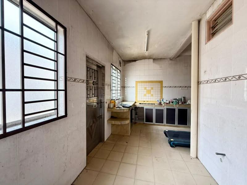 2-storey Terraced House for Sale in Johor Bahru (Johor) - Gladys Wong - Kitchen - PropertyGuru.com.my