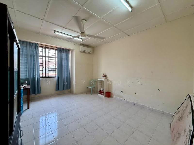 2-storey Terraced House for Sale in Johor Bahru (Johor) - Gladys Wong - Living Room - PropertyGuru.com.my