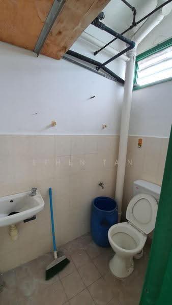 Shop / Office for Rent in Taman Iping (Batu Maung) - Ethen Tan - Bathroom - PropertyGuru.com.my