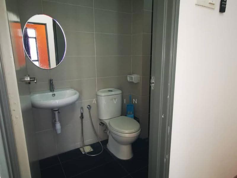 Kediaman Servis untuk Dijual di Amaya Maluri - Alvin Loo - Bathroom - PropertyGuru.com.my