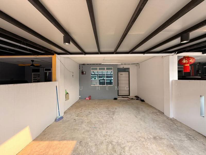 2.5-storey Terraced House for Sale in Taman Scientex Pasir Gudang (Pasir Gudang) - Fu Heng Chong - Entrance - PropertyGuru.com.my