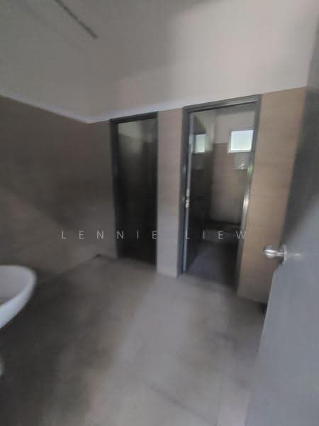 Warehouse for Rent in Kampung Baru Subang (Subang) - Lennie Liew - Bathroom - PropertyGuru.com.my