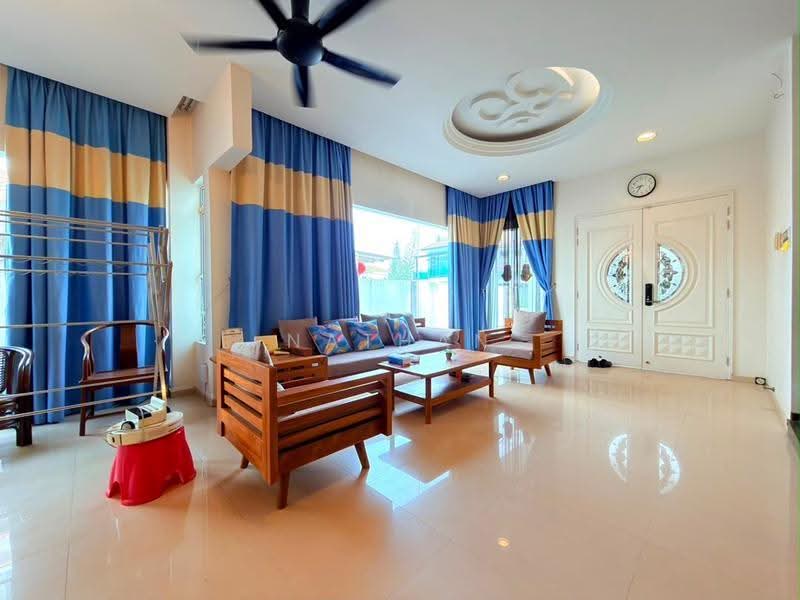 Rumah Berkembar untuk Dijual di Taman Perling (Perling) - Nathan Chan - Living Room - PropertyGuru.com.my