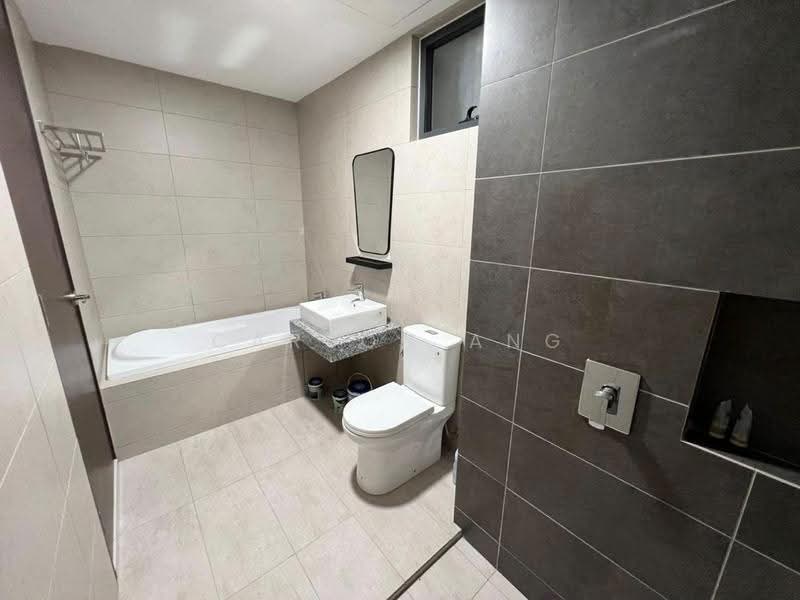 Kediaman Servis untuk Disewa di Luminari - Carson Ang - Bathroom - PropertyGuru.com.my