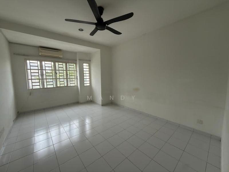 2-storey Terraced House for Sale in Rawang (Selangor) - Mandy Cheow - Living Room - PropertyGuru.com.my