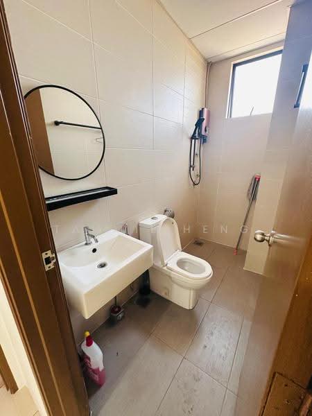 Kediaman Servis untuk Dijual di Putra One Residence - Tammie Heng - PropertyGuru.com.my