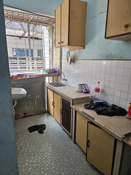 Apartment for Sale at Apartment Taman Wayton - Chien Khek Ng - Kitchen - PropertyGuru.com.my