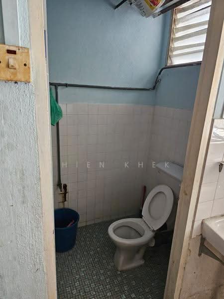 Apartment for Sale at Apartment Taman Wayton - Chien Khek Ng - Bathroom - PropertyGuru.com.my