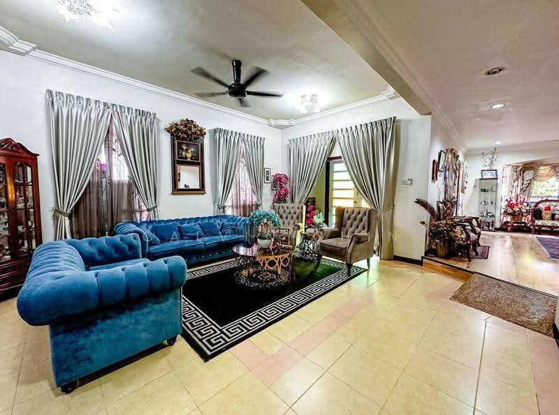 Rumah Berkembar untuk Dijual di Ukay Perdana (Ulu Kelang) - calvin Chin - Living Room - PropertyGuru.com.my
