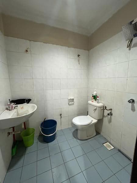 Rumah Berkembar untuk Dijual di Ukay Perdana (Ulu Kelang) - calvin Chin - Bathroom - PropertyGuru.com.my