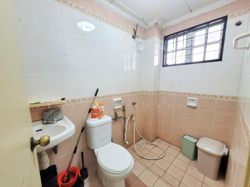 Terraced House for Sale in Bukit Rahman Putra (Sungai Buloh) - Khairul Syafiq - Bathroom - PropertyGuru.com.my