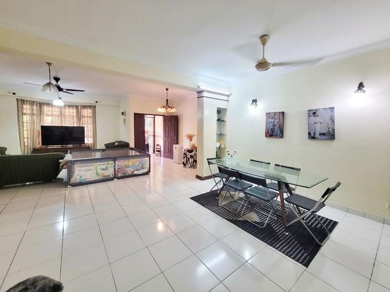 Terraced House for Sale in Bukit Rahman Putra (Sungai Buloh) - Khairul Syafiq - Living Room - PropertyGuru.com.my