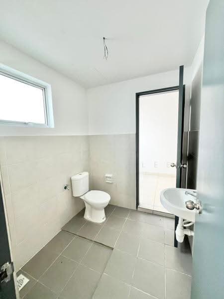 Rumah Teres 2-Tingkat untuk Dijual di Taman Sari Alamanda (Serendah) - Samson Lee - Bathroom - PropertyGuru.com.my