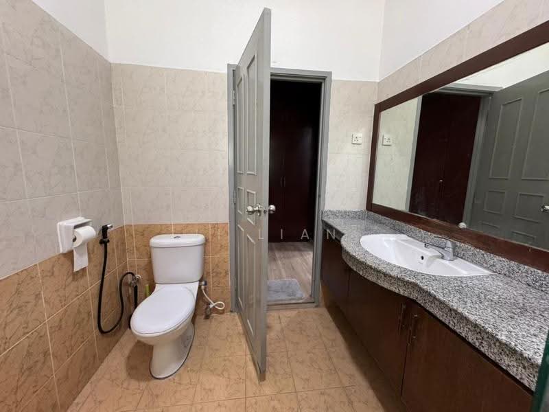Cluster House for Sale in Austin Heights (Tebrau) - Li Lian Chew - Bathroom - PropertyGuru.com.my