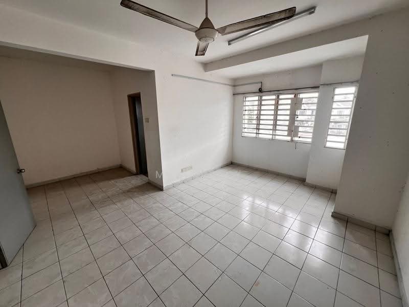 Terraced House for Sale in Rawang (Selangor) - Mandy Cheow - Living Room - PropertyGuru.com.my