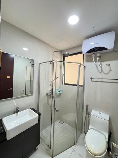 Kondominium untuk Disewa di Royal Strand @ Country Garden Danga Bay - Muslieg . - Bathroom - PropertyGuru.com.my