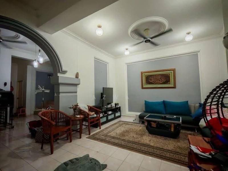Rumah Teres 2-Tingkat untuk Disewa di Shah Alam (Selangor) - Azwa Abas - Living Room - PropertyGuru.com.my
