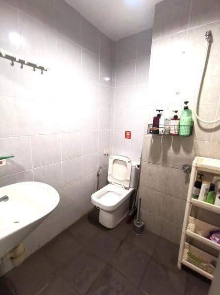 Kondominium untuk Disewa di The Edge Residence - Shirley Lim - Bathroom - PropertyGuru.com.my