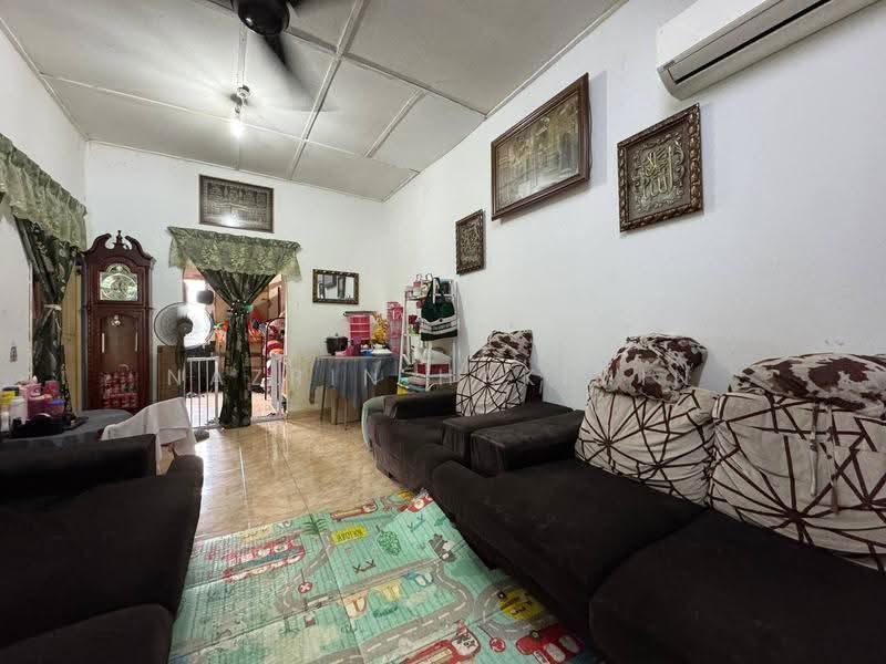 Rumah Teres untuk Dijual di Seksyen 17 (Shah Alam) - Nazrin Hakimin - Living Room - PropertyGuru.com.my