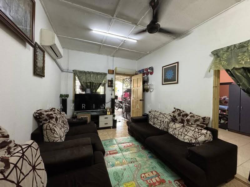 Rumah Teres untuk Dijual di Seksyen 17 (Shah Alam) - Nazrin Hakimin - Living Room - PropertyGuru.com.my