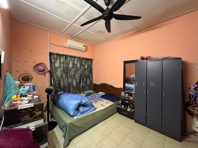 Rumah Teres untuk Dijual di Seksyen 17 (Shah Alam) - Nazrin Hakimin - Bedroom - PropertyGuru.com.my