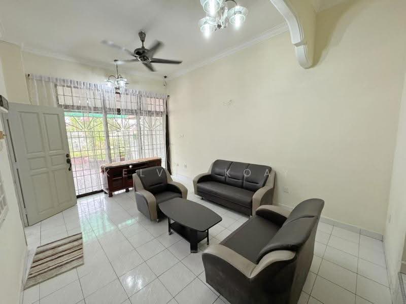Rumah Teres 2-Tingkat untuk Dijual di Taman Johor Jaya (Johor Bahru) - Kelvin Koay - Living Room - PropertyGuru.com.my