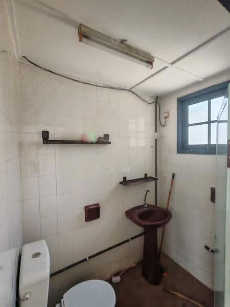 Shop / Office for Rent in Bandar Baru Menglembu (Menglembu) - Sam . - Bathroom - PropertyGuru.com.my