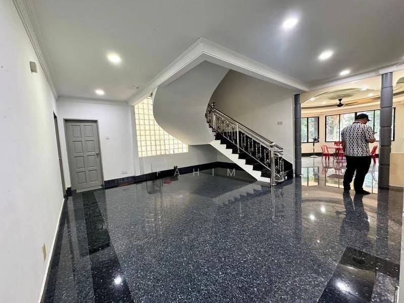 Commercial Bungalow for Rent in Kajang (Selangor) - Fahim Rustam - Entrance - PropertyGuru.com.my