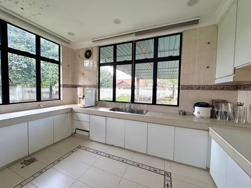 Commercial Bungalow for Rent in Kajang (Selangor) - Fahim Rustam - Kitchen - PropertyGuru.com.my