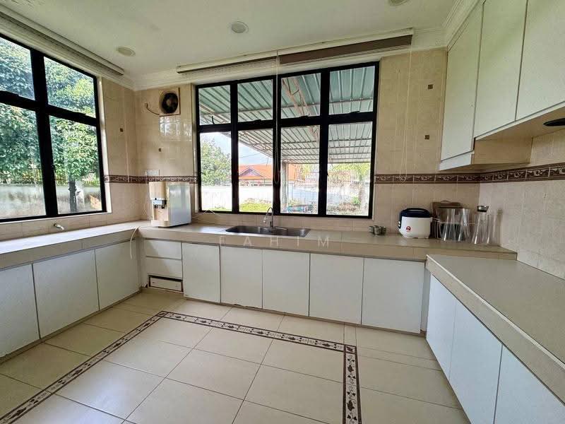 Commercial Bungalow for Rent in Kajang (Selangor) - Fahim Rustam - Kitchen - PropertyGuru.com.my
