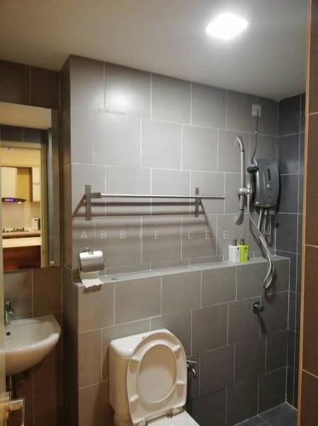 Kediaman Servis untuk Disewa di Flexis @ One South - Abbie Lee - Bathroom - PropertyGuru.com.my