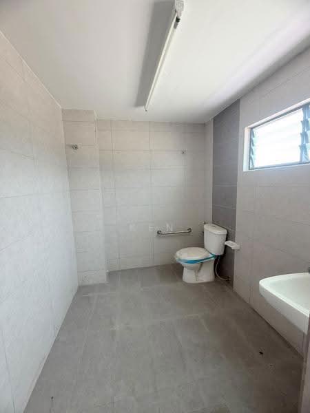 Kilang untuk Disewa di Sungai Manggis (Banting) - Ken Leong - Bathroom - PropertyGuru.com.my