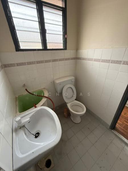 Rumah Teres 2-Tingkat untuk Dijual di Bandar Lahat Baru (Lahat) - Nicholas Lee - Bathroom - PropertyGuru.com.my