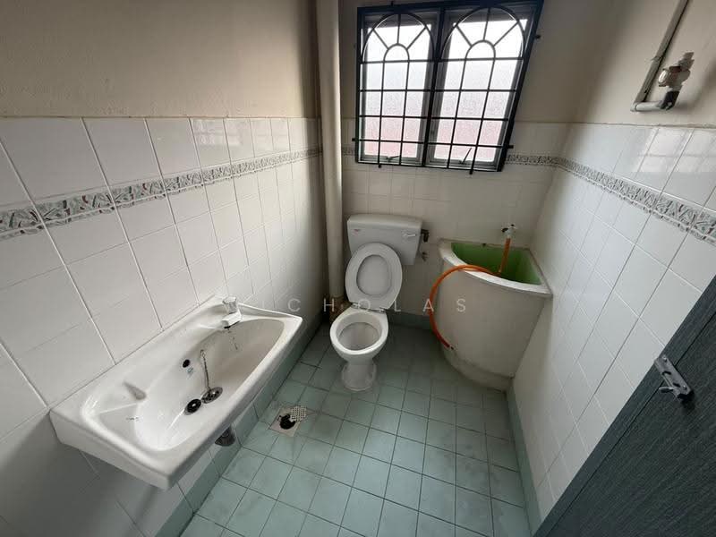 Rumah Teres 2-Tingkat untuk Dijual di Bandar Lahat Baru (Lahat) - Nicholas Lee - Bathroom - PropertyGuru.com.my