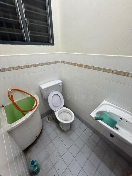 Rumah Teres 2-Tingkat untuk Dijual di Bandar Lahat Baru (Lahat) - Nicholas Lee - Bathroom - PropertyGuru.com.my