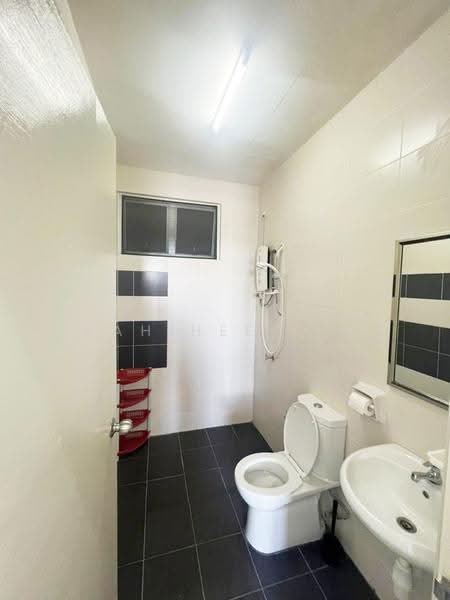 Pangsapuri untuk Disewa di Kalista Residence - Kah Hee Lim - Bathroom - PropertyGuru.com.my