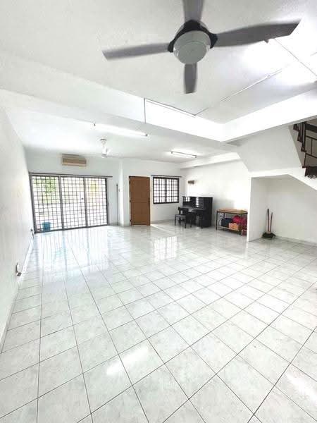 2-storey Terraced House for Sale in Bandar Putra Kulai (Kulai) - Shishi . - Living Room - PropertyGuru.com.my