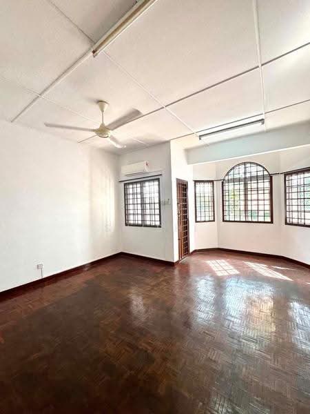 2-storey Terraced House for Sale in Bandar Putra Kulai (Kulai) - Shishi . - Living Room - PropertyGuru.com.my