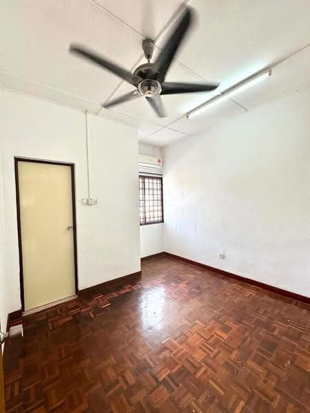 2-storey Terraced House for Sale in Bandar Putra Kulai (Kulai) - Shishi . - Interior - PropertyGuru.com.my