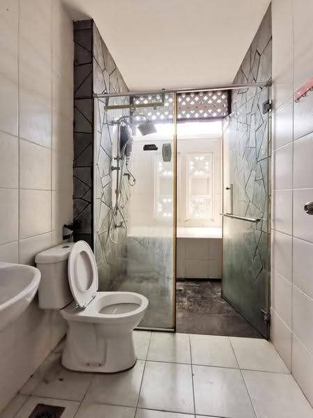 2.5-storey Terraced House for Rent in Taman Sutera Utama (Skudai) - Foo Jun Tao - Bathroom - PropertyGuru.com.my