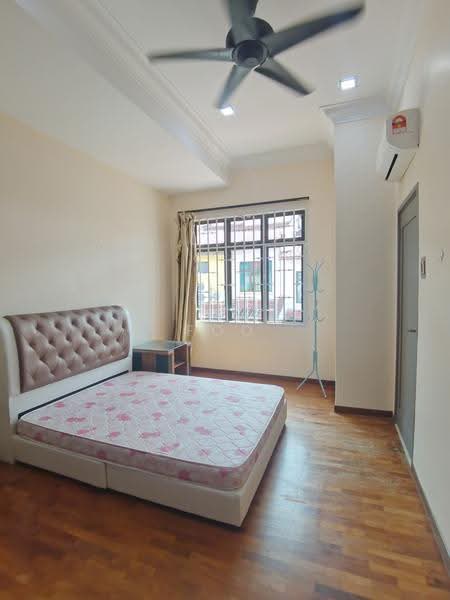 2.5-storey Terraced House for Rent in Taman Sutera Utama (Skudai) - Foo Jun Tao - Bedroom - PropertyGuru.com.my