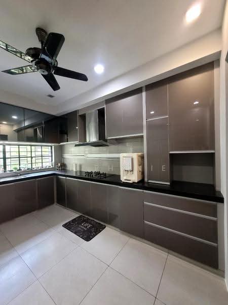 3-storey Terraced House for Rent in Bandar Bayan Bahru (Bayan Lepas) - Stephanie Lim - Kitchen - PropertyGuru.com.my