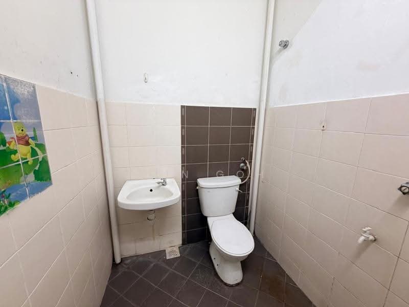 1-storey Terraced House for Sale in Taman Krubong Jaya (Krubong) - Elin Goh - Bathroom - PropertyGuru.com.my