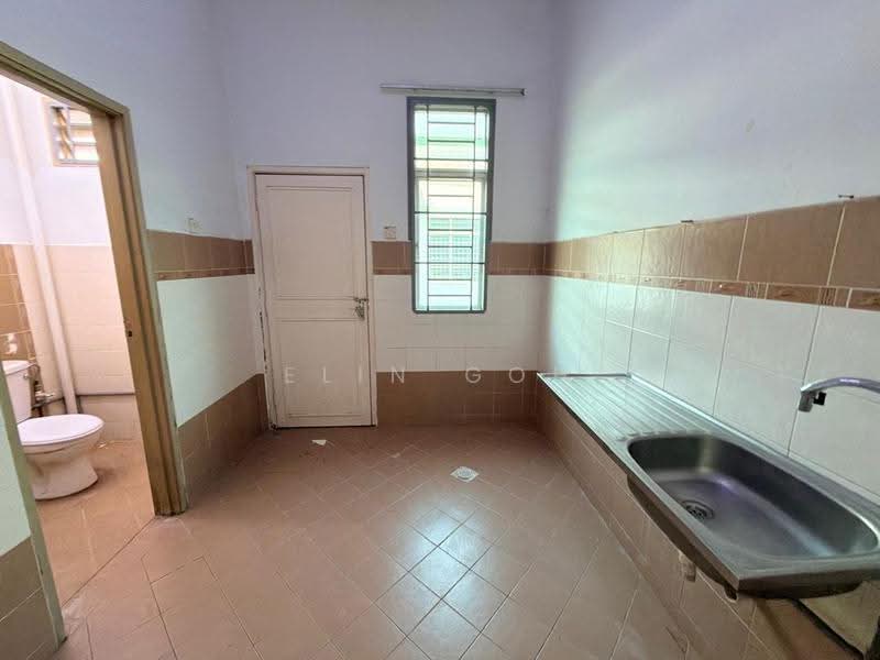 1-storey Terraced House for Sale in Taman Krubong Jaya (Krubong) - Elin Goh - Bathroom - PropertyGuru.com.my