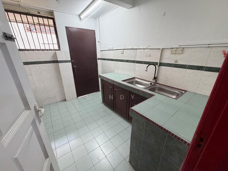Terraced House for Sale in Bandar Country Homes (Rawang) - Mandy Cheow - Kitchen - PropertyGuru.com.my