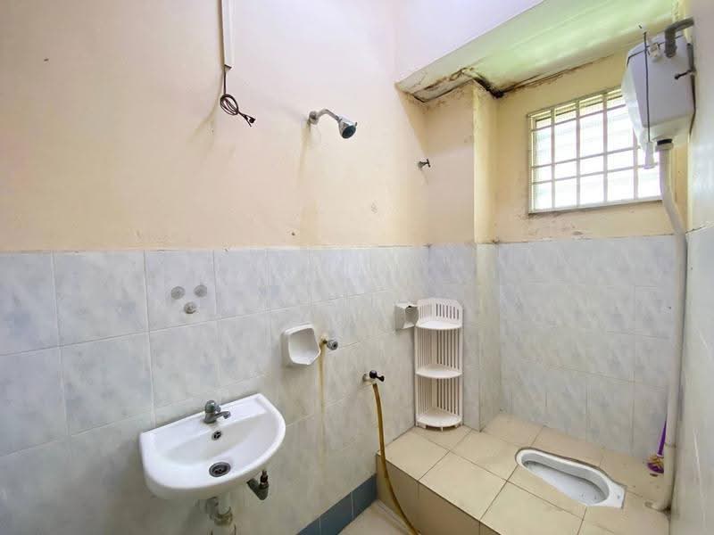 2-storey Terraced House for Sale in Bandar Baru Bangi (Selangor) - NUZULHAKIMI . - Bathroom - PropertyGuru.com.my