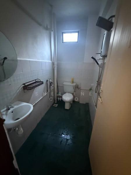 Pangsapuri untuk Disewa di Golf View - Sherlene Choo - Bathroom - PropertyGuru.com.my