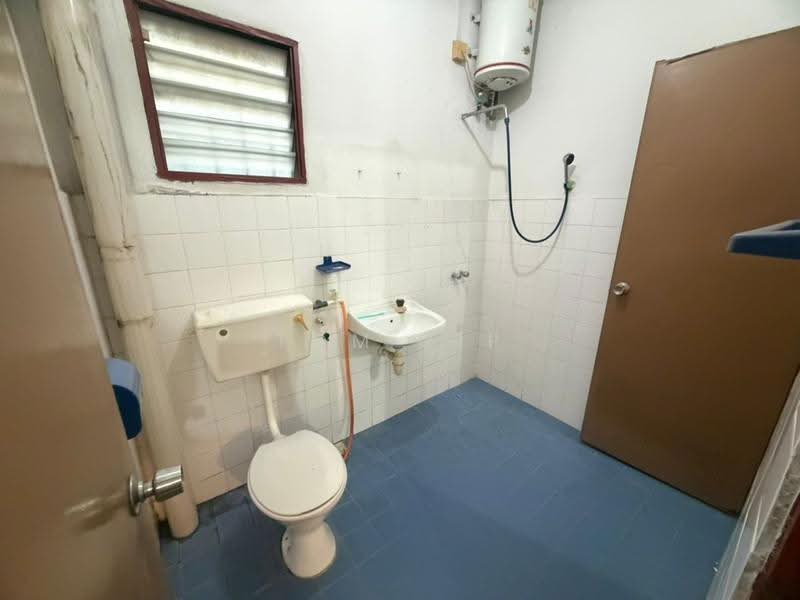 Terraced House for Sale in Bandar Country Homes (Rawang) - Tom Yip - Bathroom - PropertyGuru.com.my