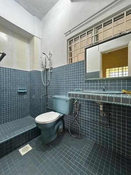 4-storey Terraced House for Sale in Wangsa Ukay (Ulu Kelang) - calvin Chin - Bathroom - PropertyGuru.com.my